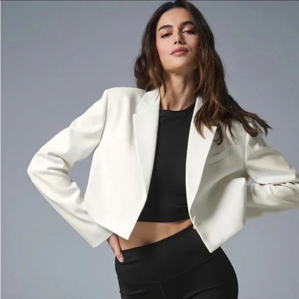 NWOT Alo Yoga Cropped First Class Blazer in Ivory off white sz LARGE